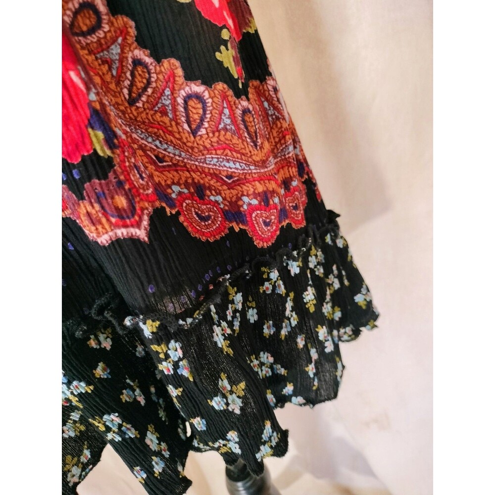 EUC! Bila Women's Black Boho Floral Top. Size XL - Picture 3 of 7